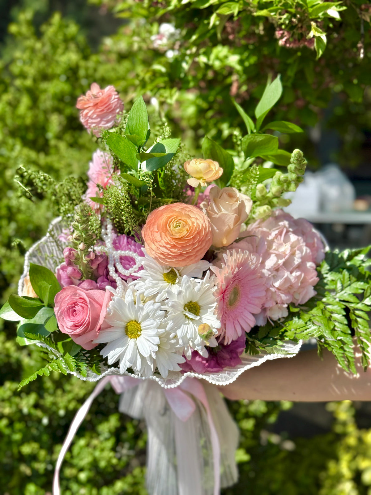 Bouquet of pink and white flowers design by wooow balloons toronto