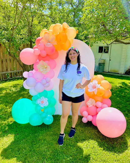 Balloon artist with custom pastel backdrop Toronto – Wooow Balloons luxury garland setup for outdoor events and photoshoots